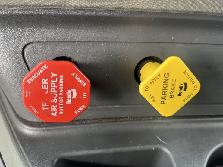 2020-kenworth-t680-image-119