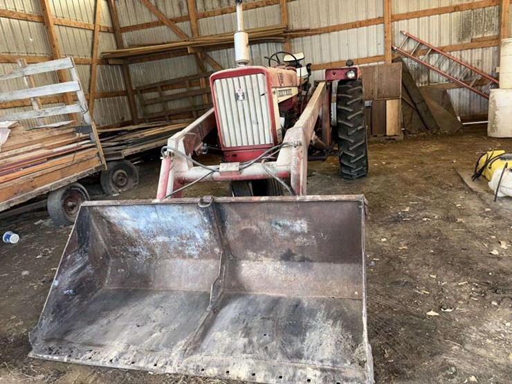 1965-farmall-656-tractor,-open-station,-gas,-nf,-fenders,-15.5-38-rears,-(3)-pair-of-rear-wheel-weig-image-2