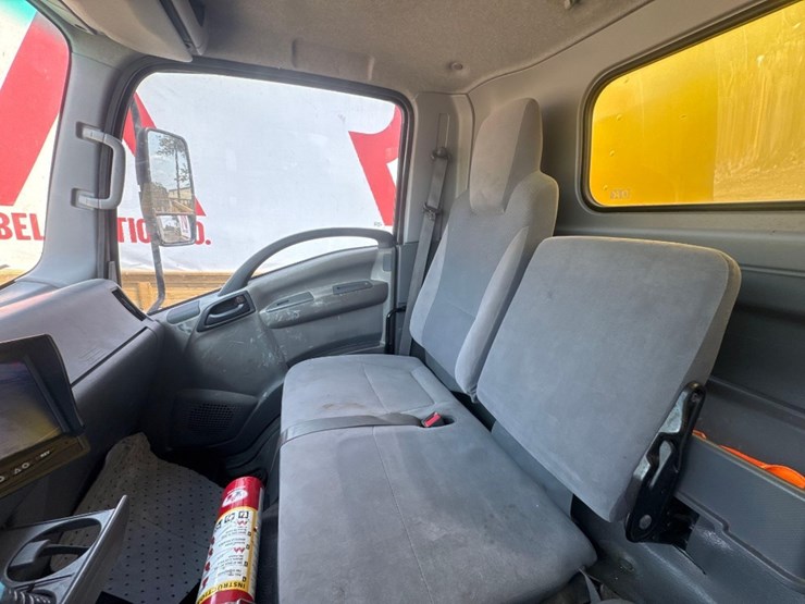 2016-izuzu-nprxd-s/a-box-truck-image-32