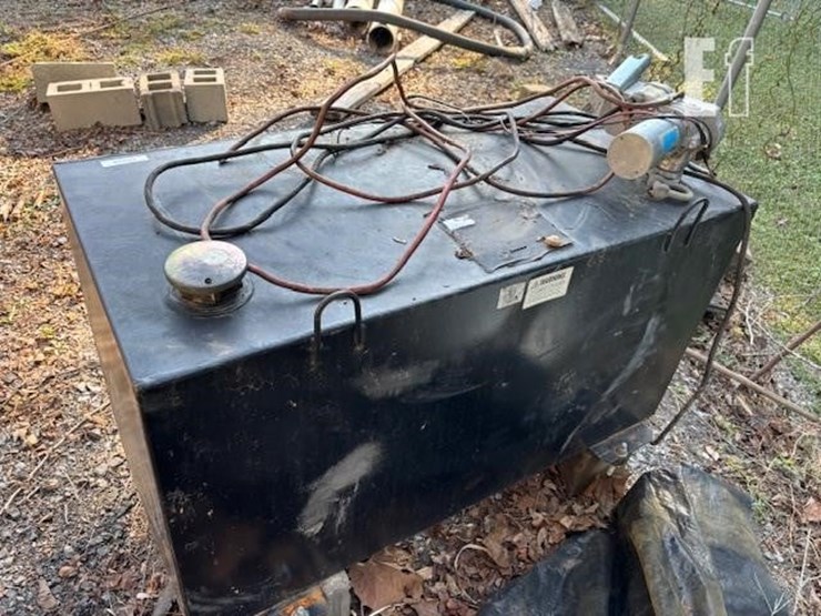 100-gal-metal-fuel-tank-image-3