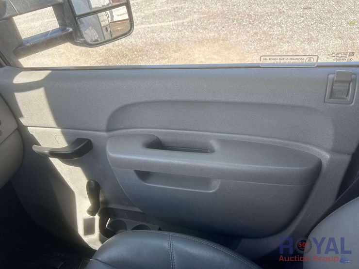 2012-chevrolet-silverado-3500hd-image-21