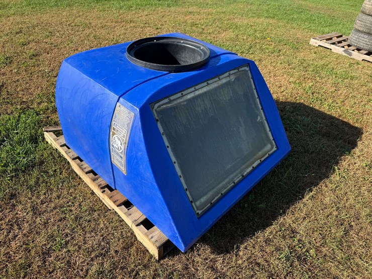 42-gallon-solar-heated-livestock-water-tank-image-2