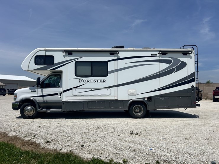2017-ford-e450-image-2