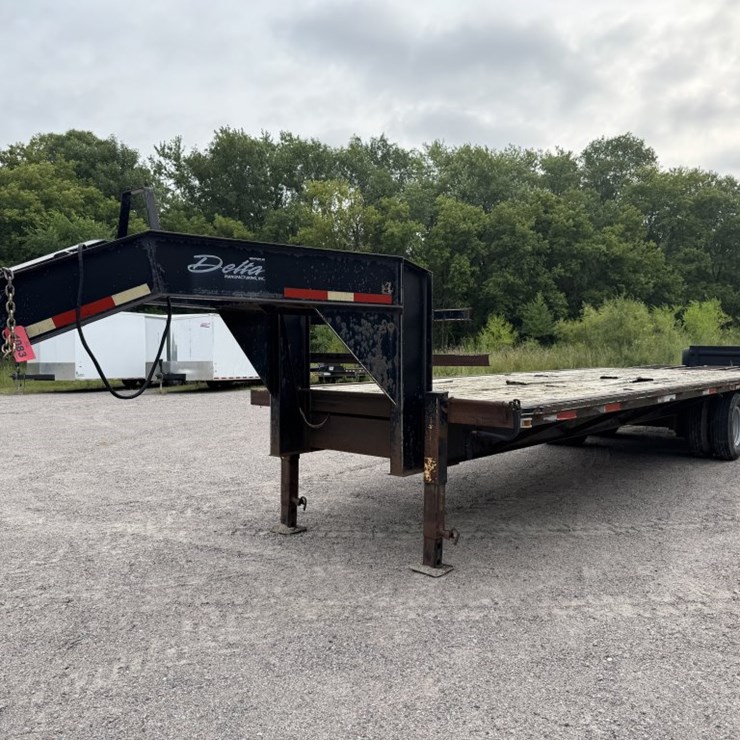 #1083 • 2001 Delta Tandem Axle Gooseneck Trailer