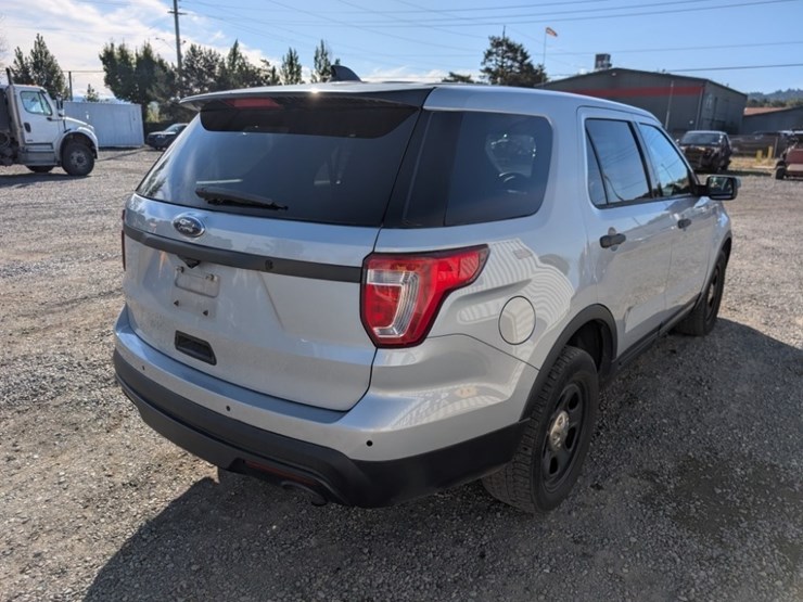 2017-ford-explorer-image-4