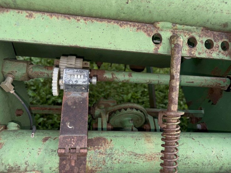 john-deere-494a-4r38”-planter,-markers,-fert-boxes,-autolube-greaser,-works,-*must-be-removed-in-10-image-9
