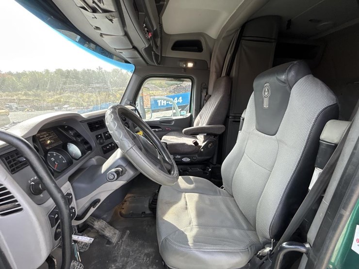 2015-peterbilt-579-image-63