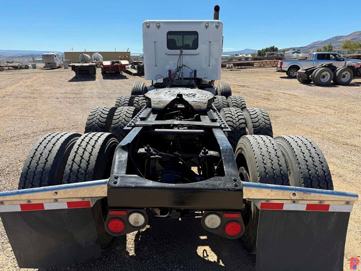 2012-peterbilt-367-image-4