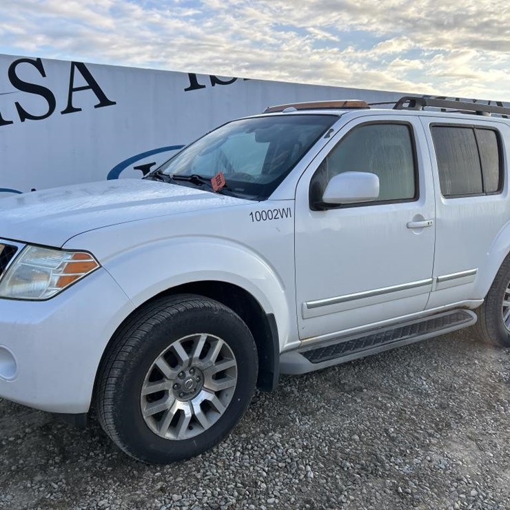 2009 NISSAN PATHFINDER LE