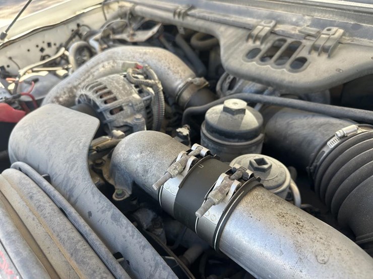 2004-ford-f550-xl-image-38