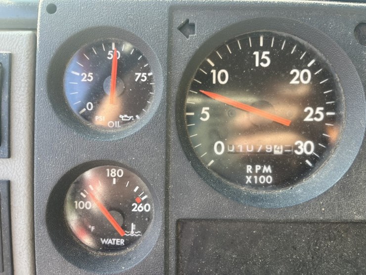 1996-freightliner-fl80-image-151