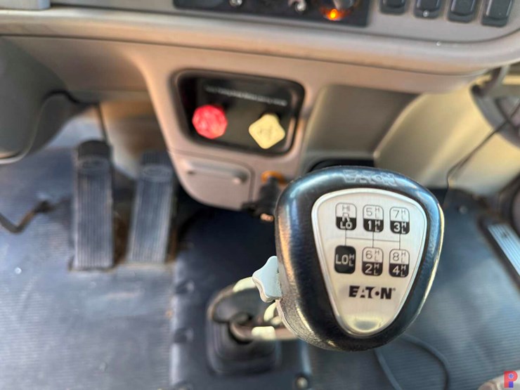 2012-peterbilt-367-image-14