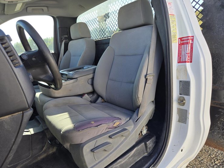 2015-chevrolet-3500-image-62