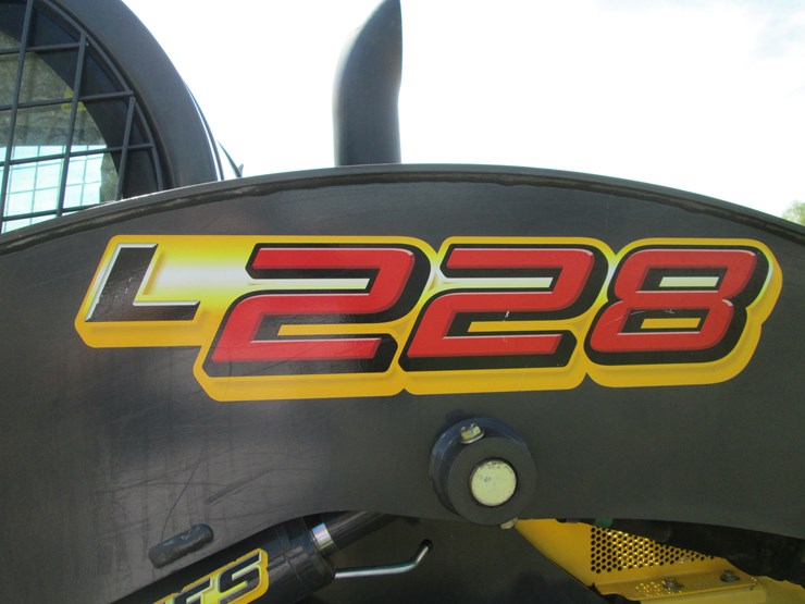 new-holland-l228-image-9