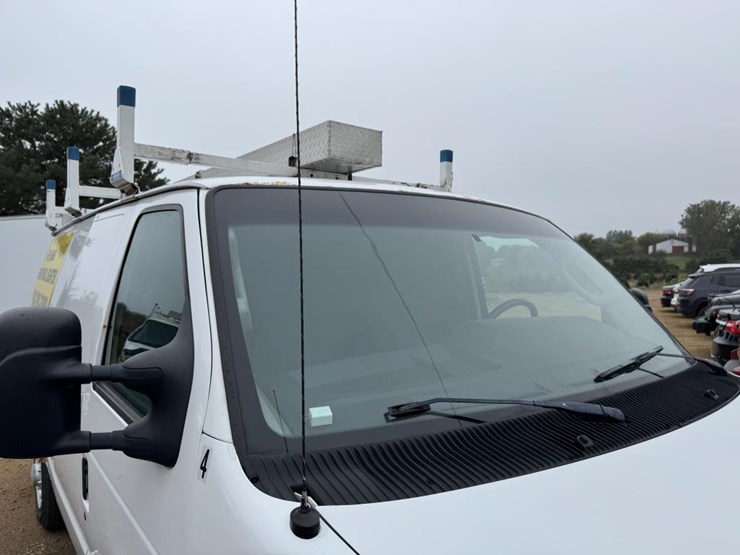 2011-ford-cargo-image-30