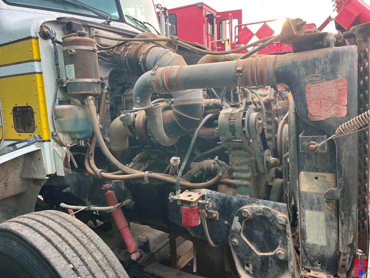 1998-peterbilt-377-image-11