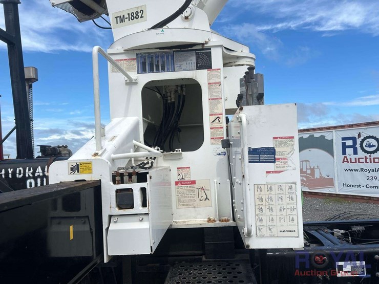 2011-mack-gu713-granite-cooper-tm-1882-18-ton-crane-truck-image-21