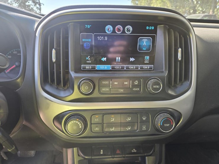2015-chevrolet-colorado-image-34