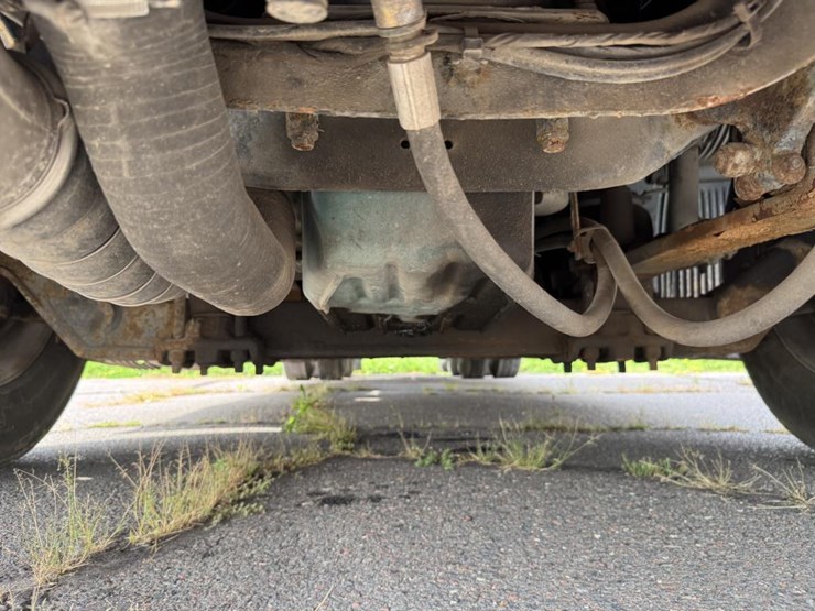#1097-•-2006-volvo-ve-d12-sleeper-semi-tractor-image-76