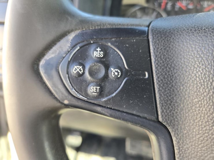 2015-chevrolet-3500-image-56
