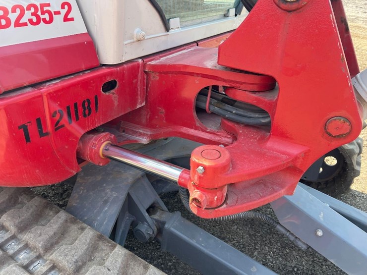 2021-takeuchi-tb235-2-image-15