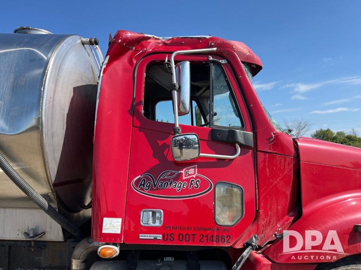 2007-freightliner-columbia-liquid-nurse-truck-(jn3025,-unit-1852)-image-24
