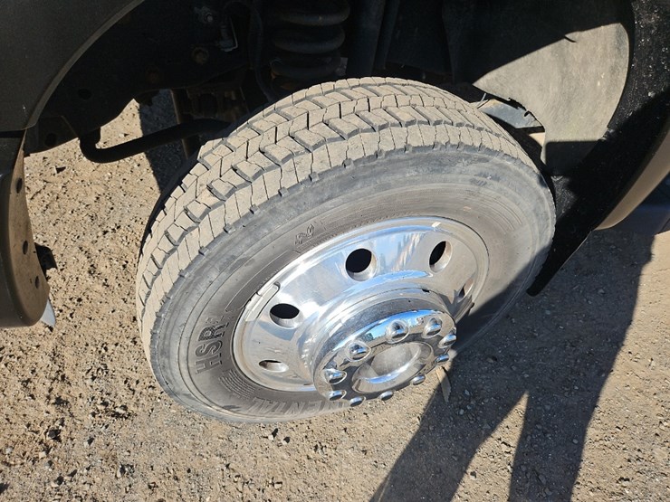 2014-ford-f550-xlt-image-10