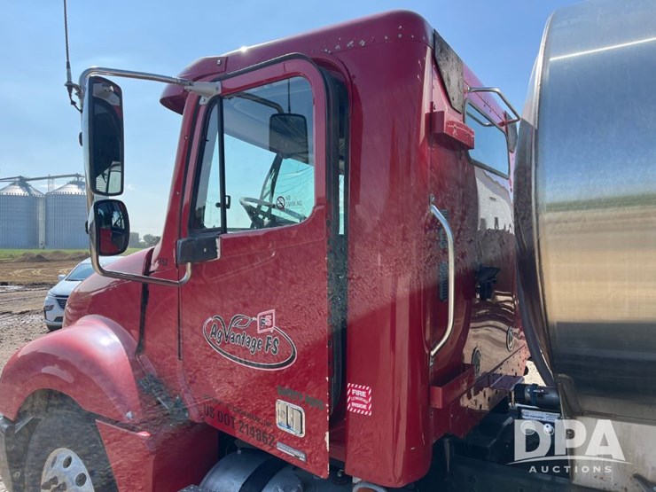2007-freightliner-columbia-liquid-nurse-truck-(jn3025,-unit-1852)-image-43