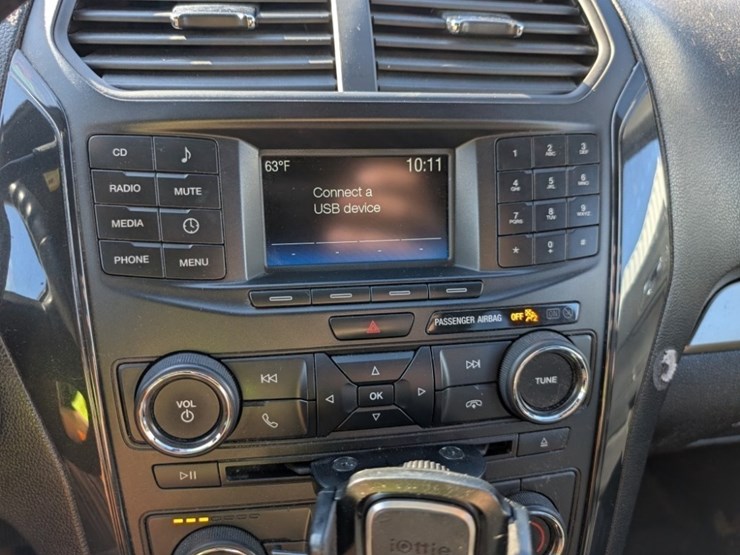 2017-ford-explorer-image-28