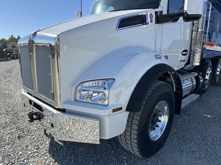 2025-kenworth-t880-image-9