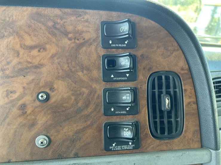 2007-peterbilt-386-image-70