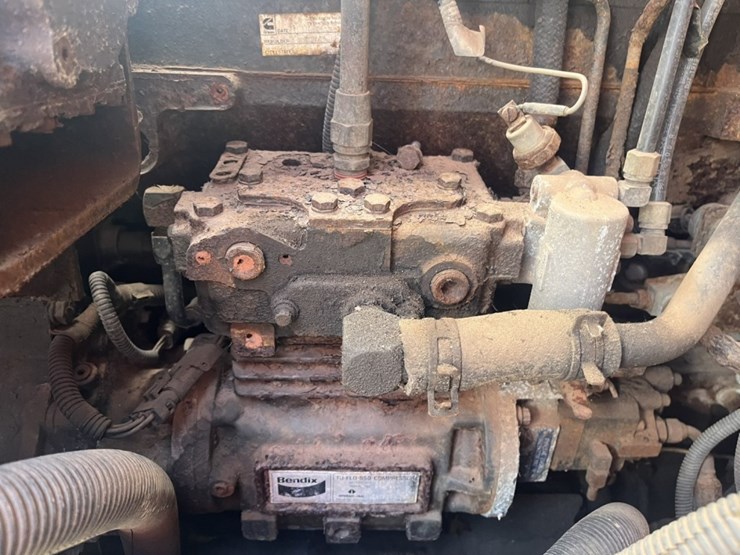 #2688-•-1998-navistar-2674-6x4-day-cab-truck-tractor-image-44