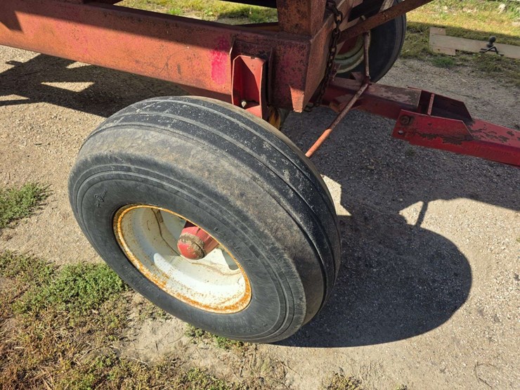 lundell-gravity-box-on-balzer-running-gear,-12.5l-16-tires-on-8-bolt-rims,-front-and-rear-ladder,-ex-image-6