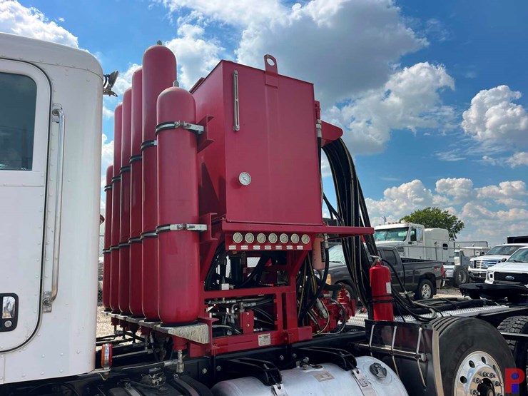 2011-peterbilt-367-image-7