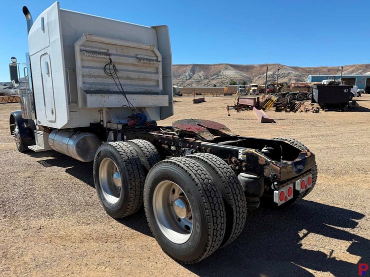 2004-peterbilt-379-image-3