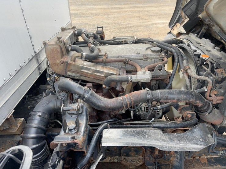 2012-isuzu-npr-hd-image-10