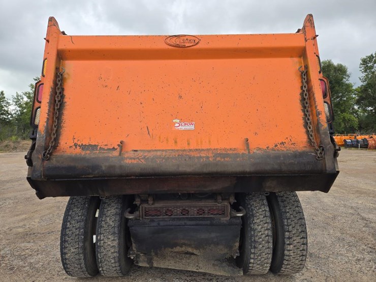 2015-mack-granite-gu813-image-4