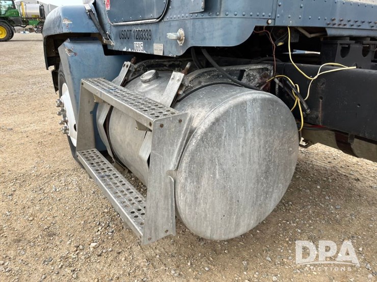 1989-freightliner-day-cab-truck-(jn0784,-unit-06815)-image-46