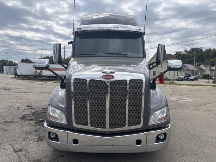 2017-peterbilt-579-image-6