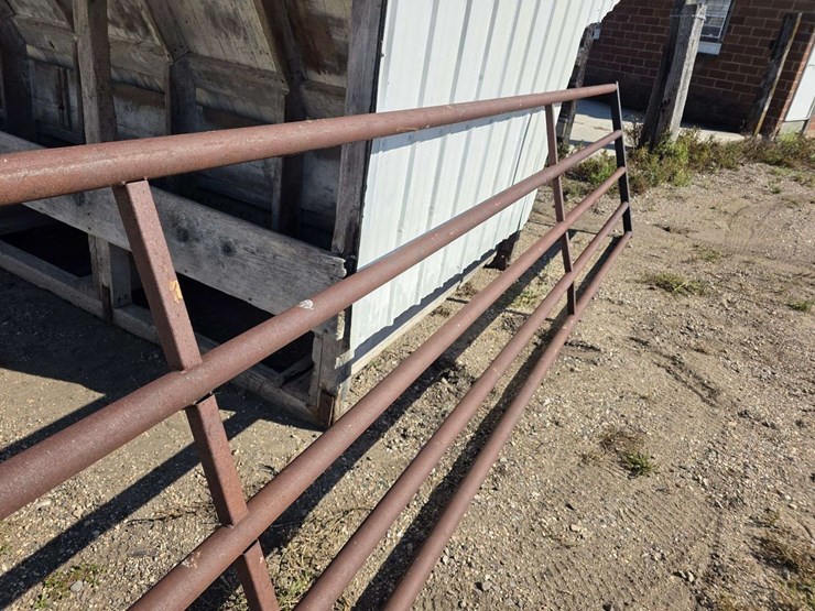 19’9”-x-4’-–-5-bar-homemade-heavy-duty-gate-*seller-is-going-south,-item-needs-to-be-removed-by-octo-image-4