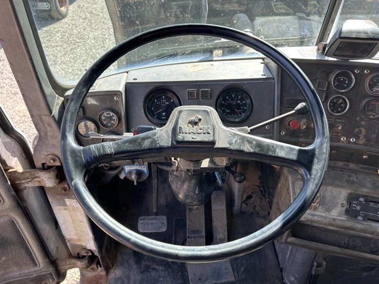 1995-mack-dm690s-image-72