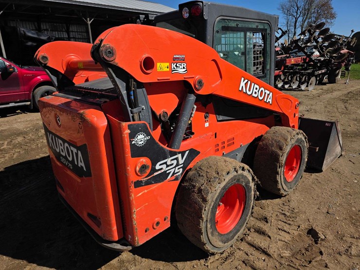 2019-kubota-ssv75-image-34