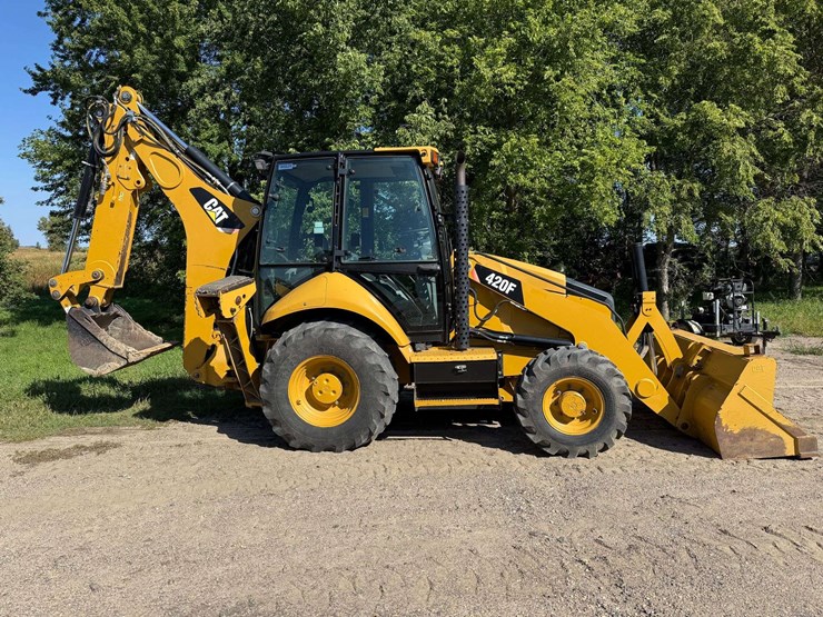 2014-caterpillar-420f-image-4