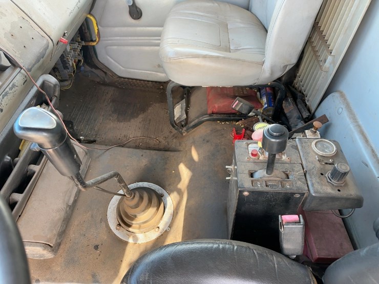 2000-freightliner-fl112-image-21