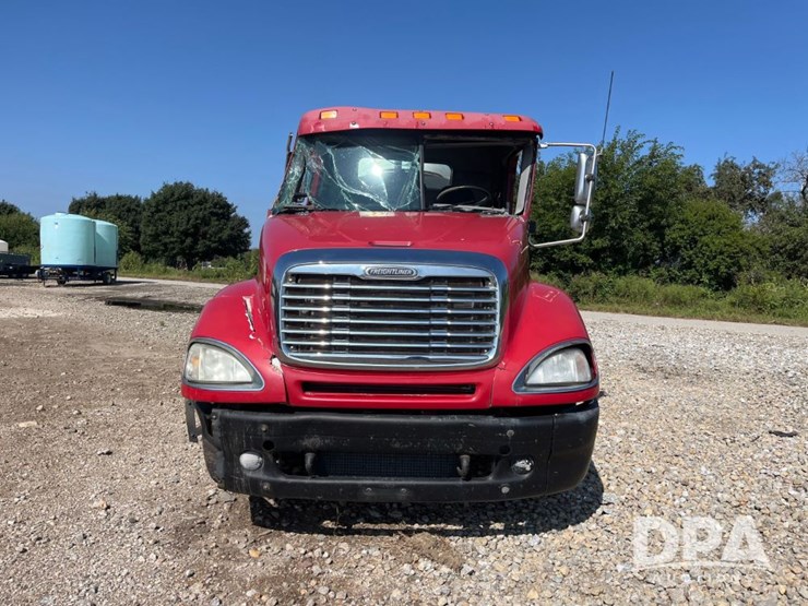 2007-freightliner-columbia-liquid-nurse-truck-(jn3025,-unit-1852)-image-2