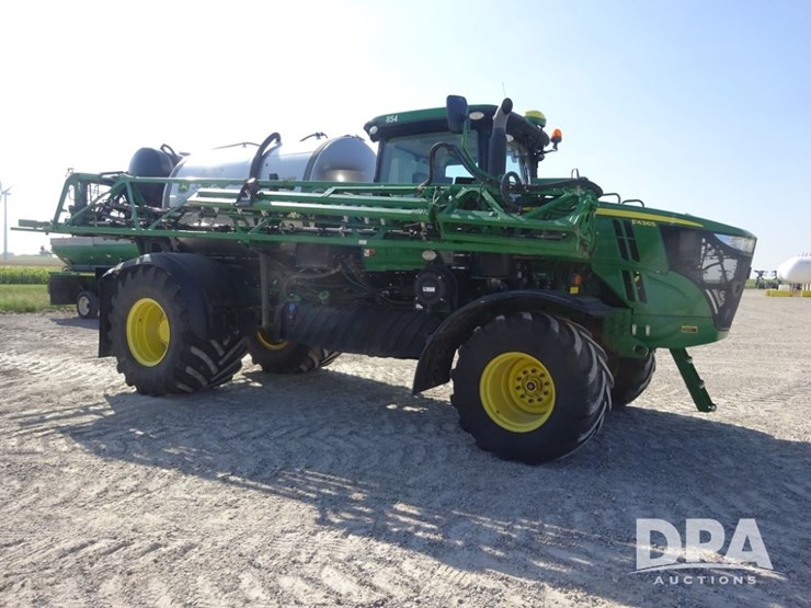 2020-john-deere-f4365-image-14