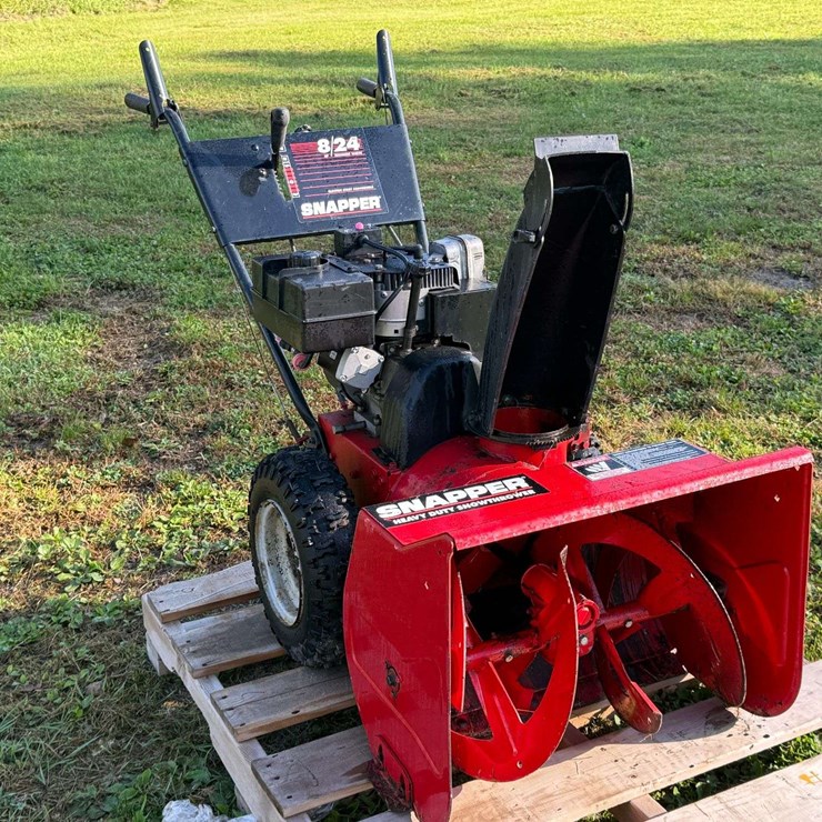 Snapper Heavy Duty Snowblower, 24’, Runs and Works Good Per Seller