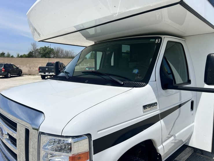 2022-ford-e350-image-10