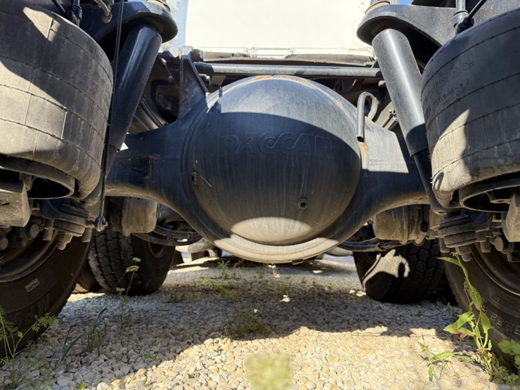 2022-peterbilt-579-image-62