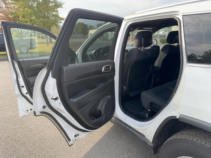 2015-jeep-grand-cherokee-laredo-image-14